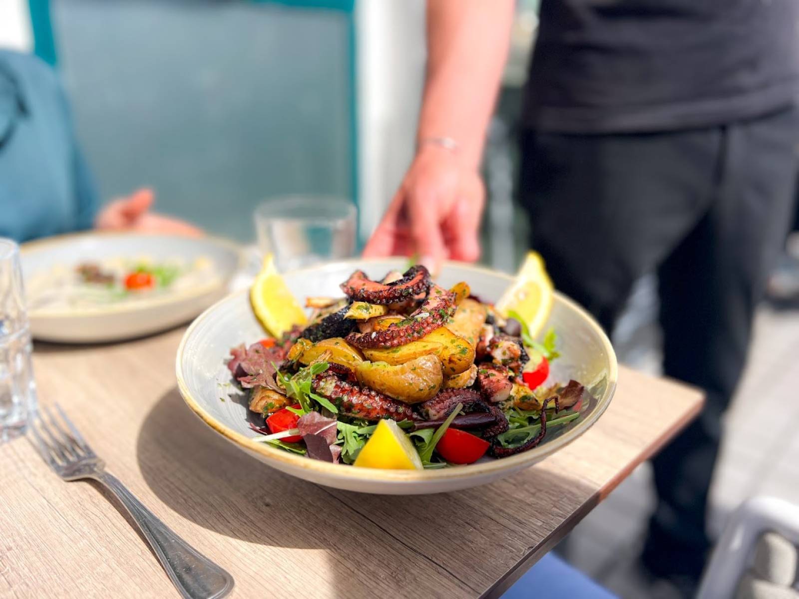 Commander nos plateaux repas frais, bio et locavore pour vos réunions et déjeuners d'affaires livré à votre bureau à Nice (06) dans les Alpes-Maritimes